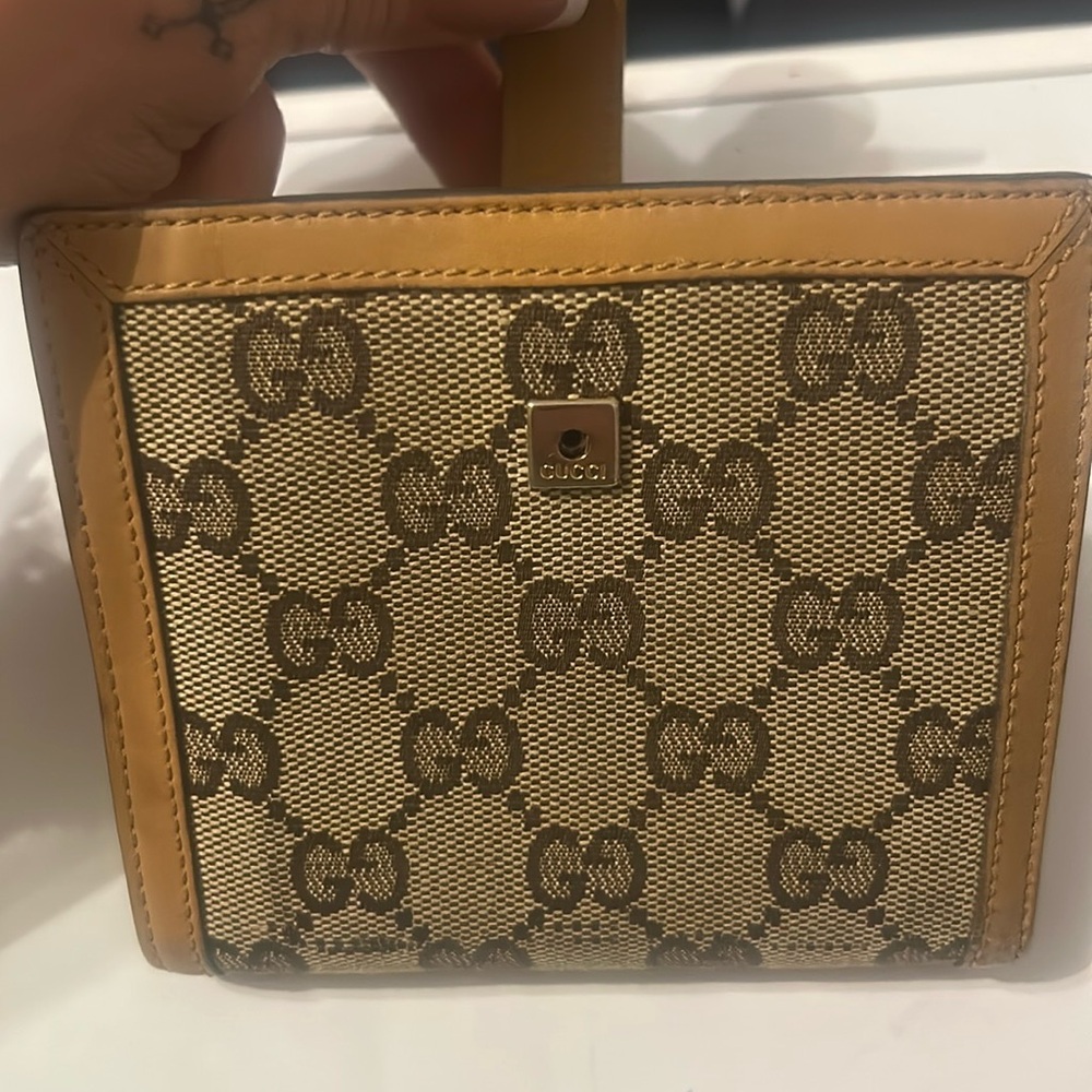 Gucci Brown Monogram Wallet with Iconic GG Pattern - Picture 7 of 9